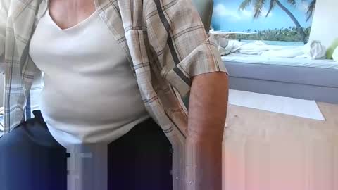 Snapshot of rolandloser1000 chatting on September 13, 2025, 7:41 am rolandloser1000 online show from September 13, 2025, 7:41 am