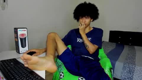 Snapshot of rolling_05 chatting on November 28, 2025, 11:18 pm rolling_05 online show from November 28, 2025, 11:18 pm