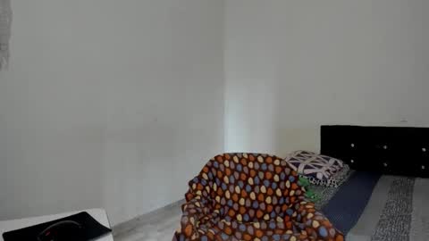 Snapshot of rolling_05 chatting on December 2, 2025, 8:37 pm rolling_05 online show from December 2, 2025, 8:37 pm