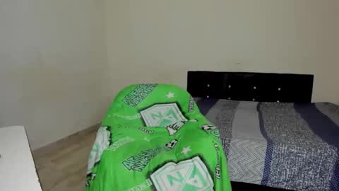 Snapshot of rolling_05 chatting on December 5, 2025, 5:27 am rolling_05 online show from December 5, 2025, 5:27 am