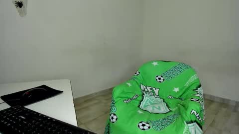 Snapshot of rolling_05 chatting on December 15, 2025, 3:11 am rolling_05 online show from December 15, 2025, 3:11 am