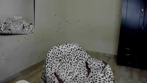 Snapshot of rolling_05 chatting on January 19, 2026, 12:14 am rolling_05 online show from January 19, 2026, 12:14 am