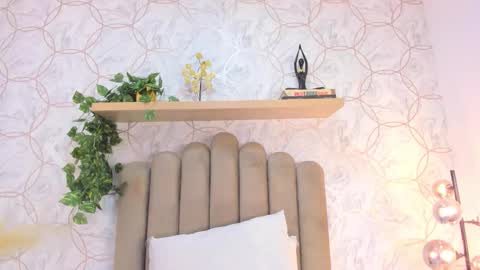   online show from November 11, 2025, 12:27 pm