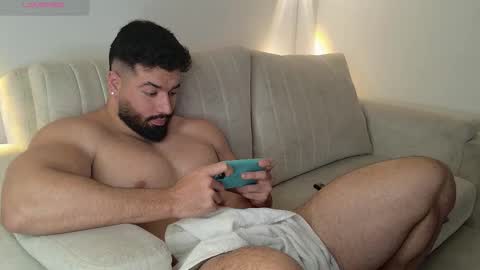 Snapshot of roman_lux chatting on January 7, 2026, 3:42 am Roman Lux online show from January 7, 2026, 3:42 am