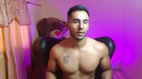 Snapshot of romanpearce_ chatting on January 18, 2025, 9:13 pm Roman online show from January 18, 2025, 9:13 pm