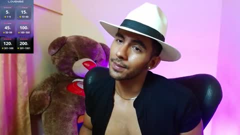 Snapshot of romanpearce_ chatting on February 13, 2025, 9:49 pm Roman online show from February 13, 2025, 9:49 pm