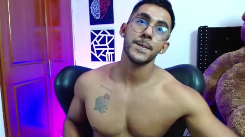 Snapshot of romanpearce_ chatting on February 20, 2025, 9:31 pm Roman online show from February 20, 2025, 9:31 pm