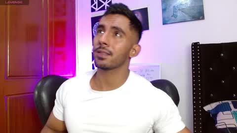 Snapshot of romanpearce_ chatting on September 22, 2025, 5:26 pm Roman online show from September 22, 2025, 5:26 pm