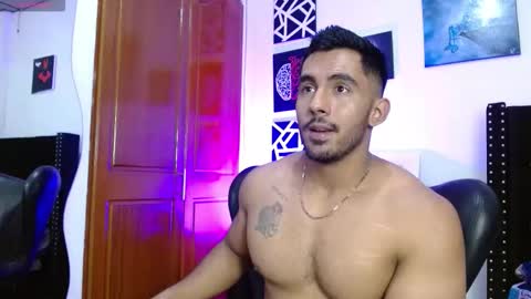 Snapshot of romanpearce_ chatting on September 24, 2025, 10:35 pm Roman online show from September 24, 2025, 10:35 pm