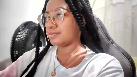 Snapshot of romantic_stargirl chatting on November 26, 2025, 11:11 am Is A Belle online show from November 26, 2025, 11:11 am