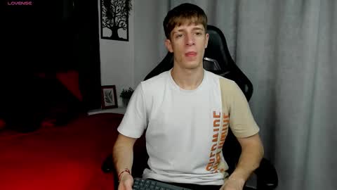 Snapshot of romeo_ricci1 chatting on November 27, 2025, 12:18 pm Romeo Ricci online show from November 27, 2025, 12:18 pm