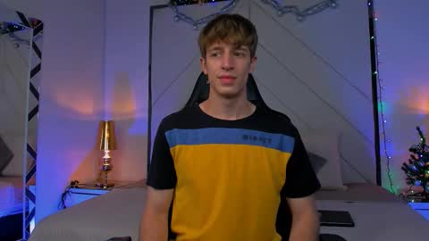 Snapshot of romeo_ricci1 chatting on December 19, 2025, 4:25 pm Romeo Ricci online show from December 19, 2025, 4:25 pm