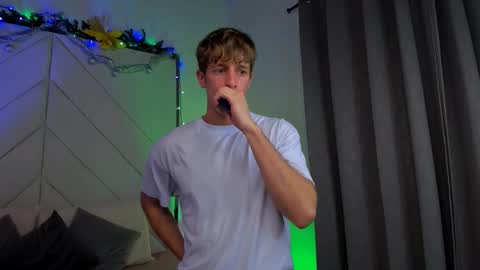 Snapshot of romeo_ricci1 chatting on December 20, 2025, 4:41 am Romeo Ricci online show from December 20, 2025, 4:41 am