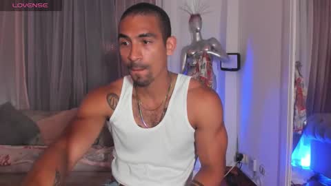 Snapshot of romeocolin_ chatting on December 19, 2024, 11:46 pm R O M E O online show from December 19, 2024, 11:46 pm