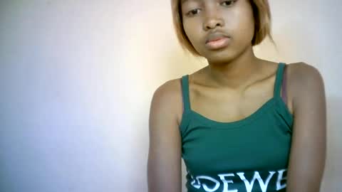 rominah_20 online show from July 22, 2026, 8:17 am
