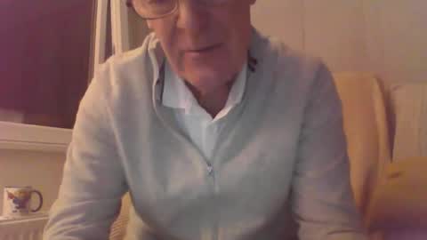 Snapshot of romonaked chatting on December 16, 2025, 6:02 pm romonaked online show from December 16, 2025, 6:02 pm