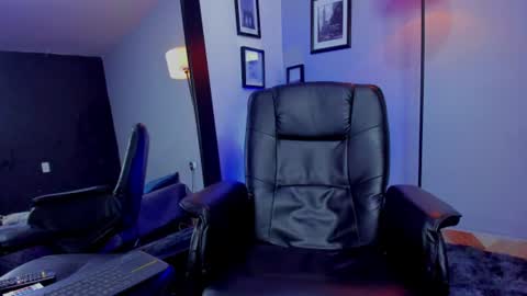 ronnie_crawford online show from June 18, 2026, 5:50 pm