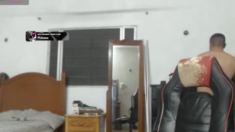 Snapshot of ronnie_dravenn chatting on February 24, 2026, 3:26 am online 10pm-1am online show from February 24, 2026, 3:26 am