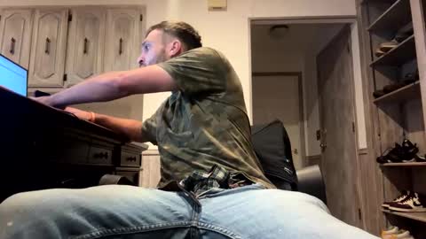 roofguy11 online show from December 29, 2024, 3:33 am