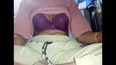 Snapshot of roop_sexy642 chatting on April 17, 2026, 6:27 am roop_sexy642 online show from April 17, 2026, 6:27 am