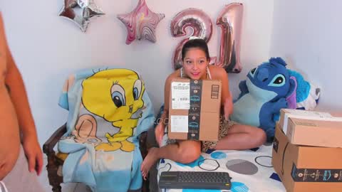Snapshot of rooxxyy_ chatting on January 18, 2025, 11:00 pm online show from January 18, 2025, 11:00 pm