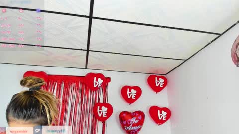 Snapshot of rooxxyy_ chatting on February 22, 2025, 12:16 am online show from February 22, 2025, 12:16 am
