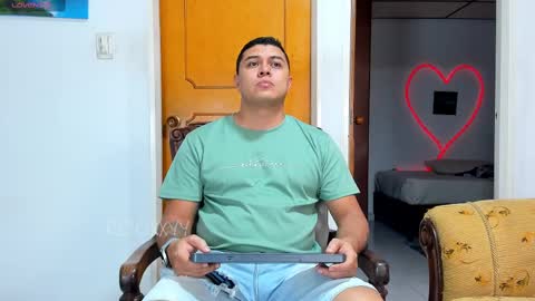 Snapshot of rooxxyy_ chatting on September 22, 2025, 12:34 am online show from September 22, 2025, 12:34 am