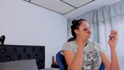 Snapshot of rooxxyy_ chatting on January 31, 2026, 9:35 pm online show from January 31, 2026, 9:35 pm