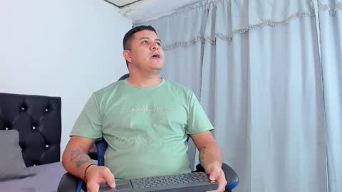 Snapshot of rooxxyy_ chatting on February 2, 2026, 1:48 am online show from February 2, 2026, 1:48 am