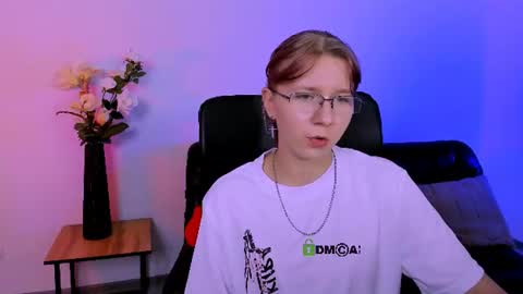 rosa_melt online show from June 12, 2026, 7:02 pm
