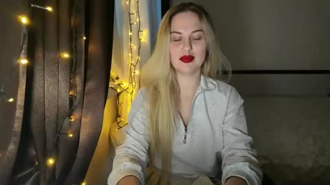 Rosali online show from October 18, 2025, 3:13 pm