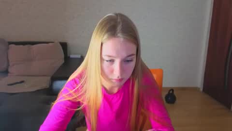 rosalina online show from November 28, 2025, 6:38 am