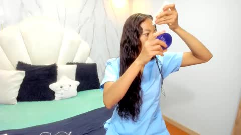 Snapshot of rosalinda_cortez chatting on March 10, 2025, 12:37 pm Rosalinda online show from March 10, 2025, 12:37 pm