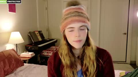 Snapshot of rose77782 chatting on February 19, 2025, 12:25 am rose77782 online show from February 19, 2025, 12:25 am