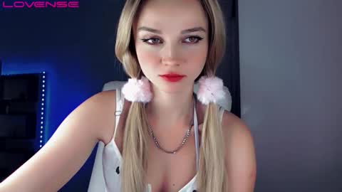 rose__luck online show from September 20, 2025, 6:53 pm