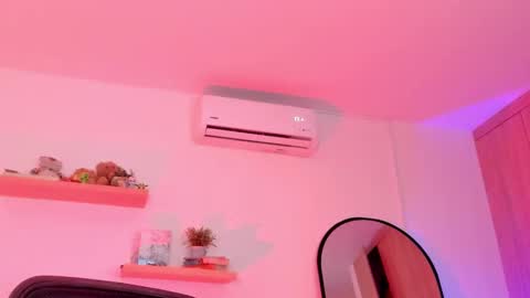 Rose Saenz online show from October 8, 2025, 7:55 pm