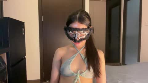 rose_ah online show from April 17, 2026, 3:53 am