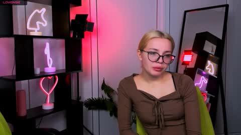 rose online show from November 12, 2025, 6:03 am