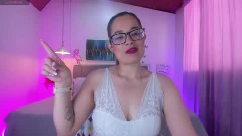 Snapshot of rose_thompson1 chatting on April 27, 2026, 1:42 pm Rose online show from April 27, 2026, 1:42 pm