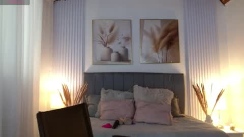 Snapshot of rose_thompson1 chatting on May 19, 2026, 1:50 pm Rose online show from May 19, 2026, 1:50 pm