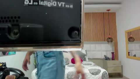 roseaurora online show from November 30, 2025, 12:31 pm