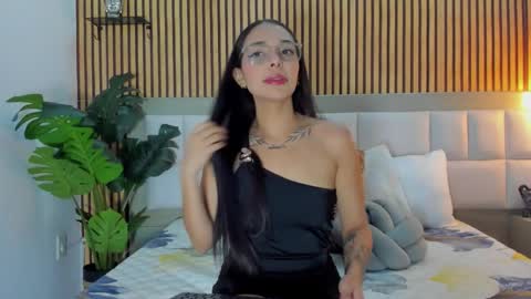 roseaurora online show from February 17, 2026, 12:34 pm