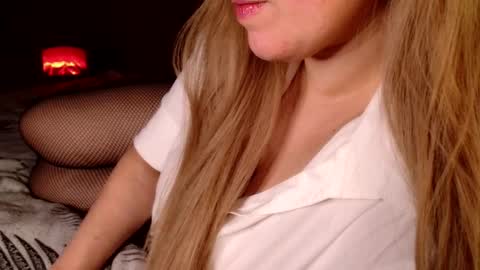 Snapshot of roseberryred chatting on November 27, 2025, 8:33 pm Roseberry online show from November 27, 2025, 8:33 pm