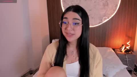 Snapshot of rosecassie chatting on January 5, 2026, 5:27 pm Rose online show from January 5, 2026, 5:27 pm