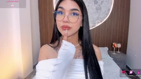 Snapshot of rosecassie chatting on April 6, 2026, 1:34 pm Rose online show from April 6, 2026, 1:34 pm