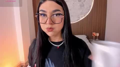 Snapshot of rosecassie chatting on April 11, 2026, 3:16 pm Rose online show from April 11, 2026, 3:16 pm