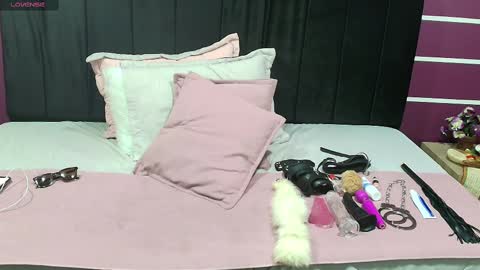 Snapshot of roseesmith_ chatting on February 12, 2025, 12:22 pm R O S E S M I T H online show from February 12, 2025, 12:22 pm