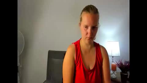 Snapshot of rosehypnotic chatting on May 19, 2026, 5:41 pm Rose online show from May 19, 2026, 5:41 pm