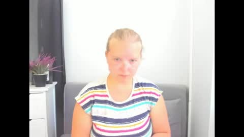 Snapshot of rosehypnotic chatting on June 19, 2026, 5:17 pm Rose online show from June 19, 2026, 5:17 pm