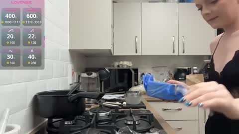 rose97 online show from January 14, 2026, 9:09 pm